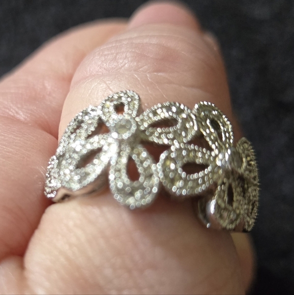 Lia Sophia Silver-Tone & Crystal Bloom Ring Size 11 - Picture 3 of 5